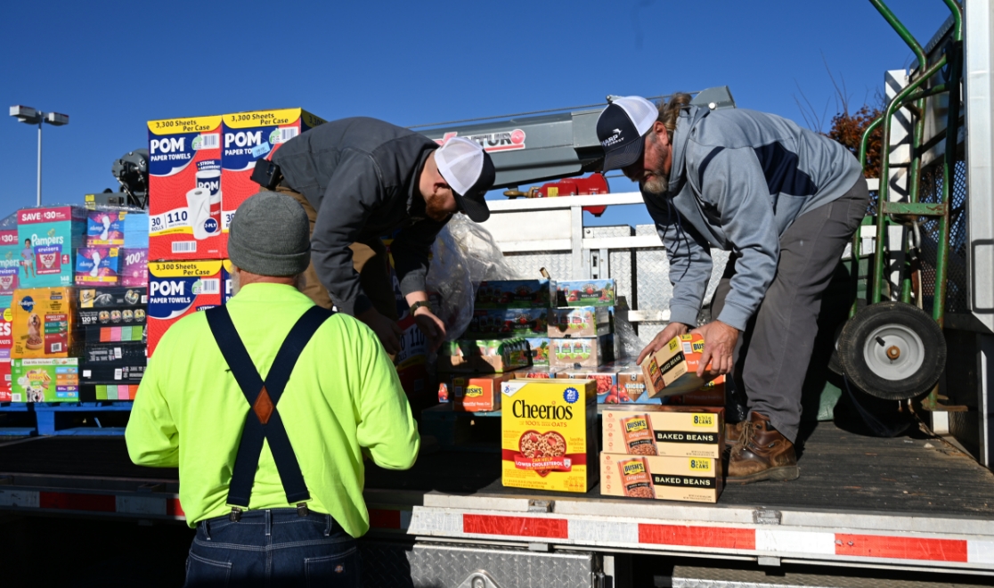why-choose_callout8 Sharp Energy employees volunteering in the community